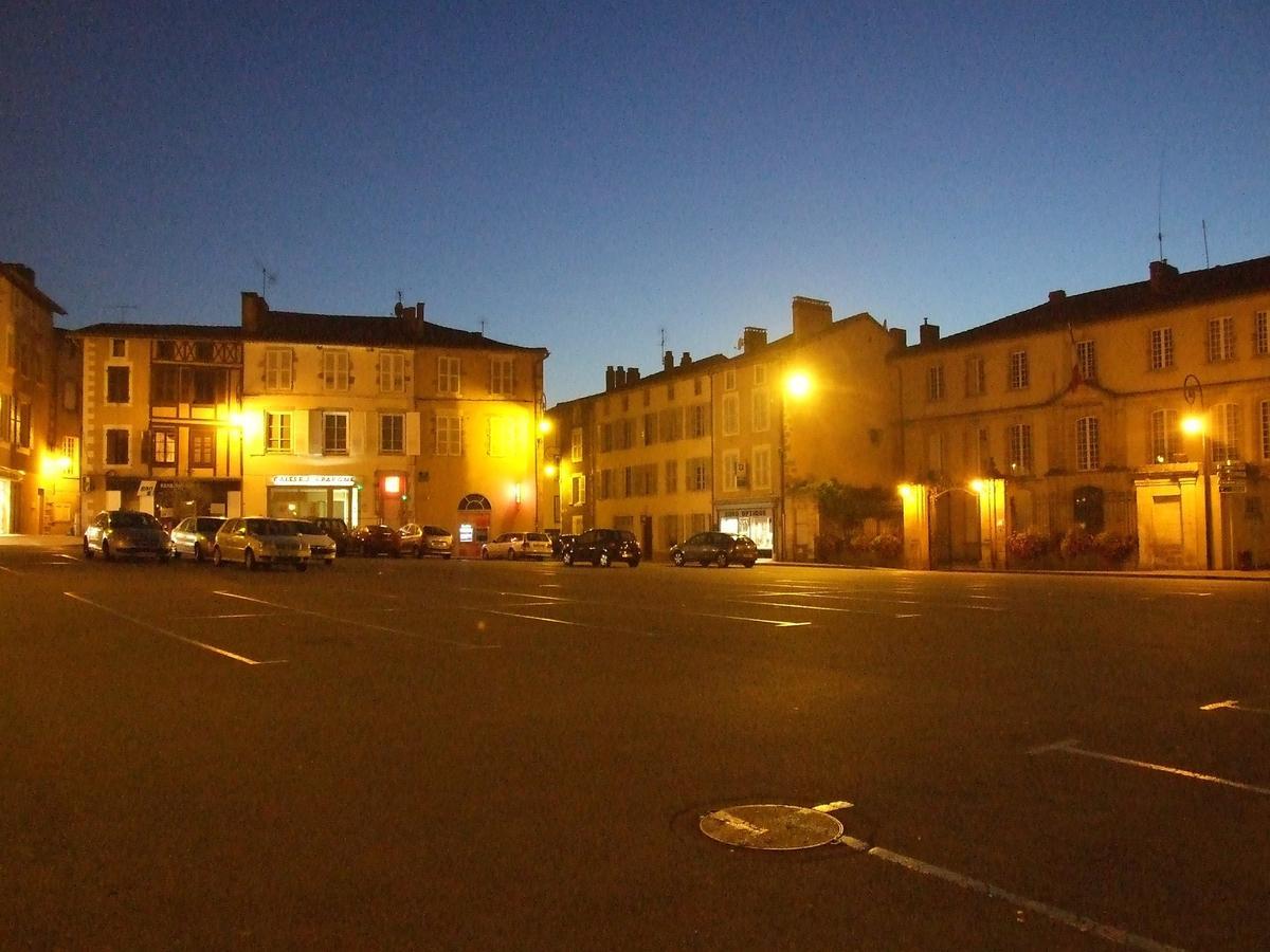 Maison Du Magnolia Confolens Bagian luar foto