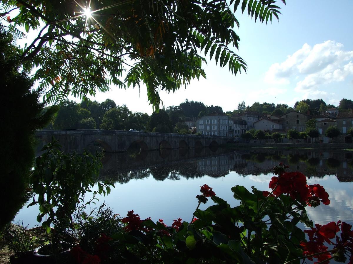 Maison Du Magnolia Confolens Bagian luar foto
