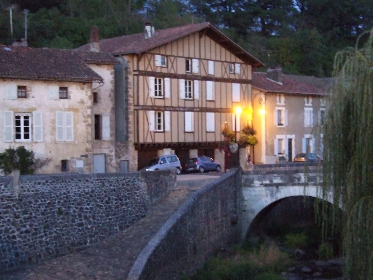 Maison Du Magnolia Confolens Bagian luar foto
